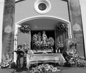 Santa misa de Hermandad en Corrales celebrada en el exterior debido a la pandemia.
